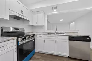 9429 Fontainebleau, Miami, FL 33172 - Photo 9