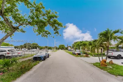 5737 Grant #3, Hollywood, FL 33021 - Photo 15