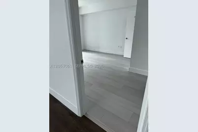 500 Brickell #1207, Miami, FL 33131 - Photo 5