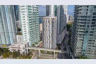 31 SE 6th #406, Miami, FL 33131 - Photo 11