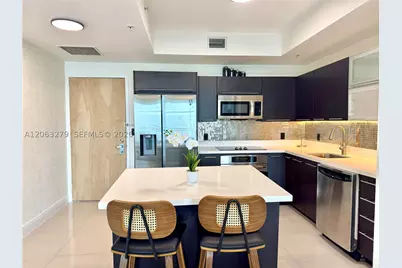 90 SW 3rd #3902, Miami, FL 33130 - Photo 3
