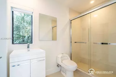 1971 Bay #122, Miami Beach, FL 33141 - Photo 11