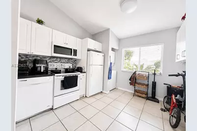 7830 NW 6th #204, Pembroke Pines, FL 33024 - Photo 3