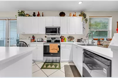 15887 NW 11th, Pembroke Pines, FL 33028 - Photo 7