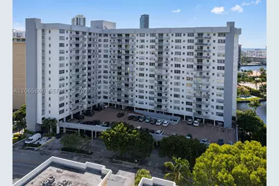 137 Golden Isles #912, Hallandale Beach, FL 33009 - Photo 3