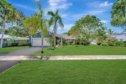 620 E Plantation, Plantation, FL 33324 - Photo 1