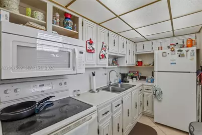 200 Bonnie #128, Palm Springs, FL 33461 - Photo 11