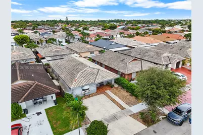 10033 NW 126th, Hialeah Gardens, FL 33018 - Photo 17
