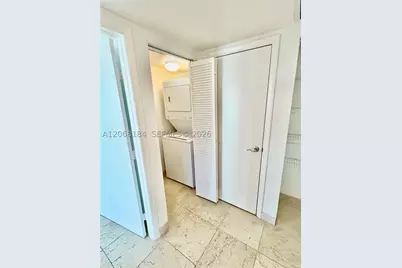 31 SE 5th #902, Miami, FL 33131 - Photo 9