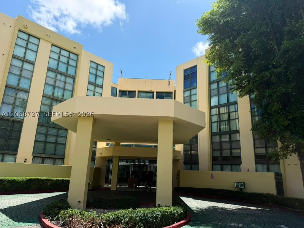 11780 SW 18th #215-2 - 11780 SW 18th #215-2, Miami, FL 33175 Luxury Property | Jose Angel Pina