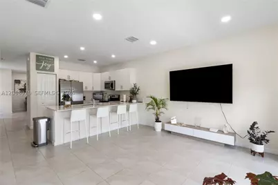 11410 W 34th, Hialeah, FL 33018 - Photo 11