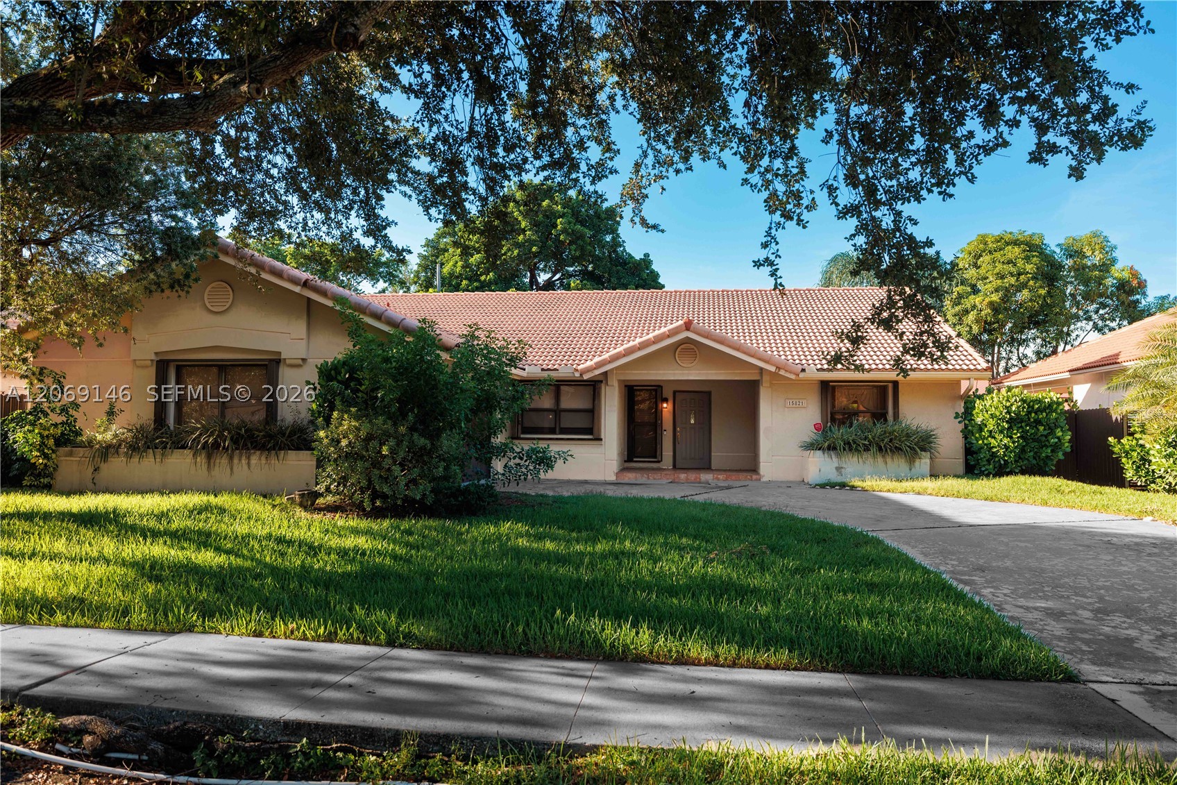 15821 Huntridge - 15821 Huntridge, Davie, FL 33331 Luxury Property | Jose Angel Pina