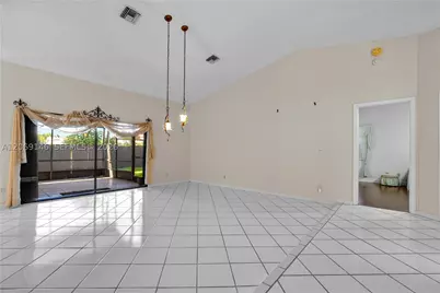 15821 Huntridge, Davie, FL 33331 - Photo 11