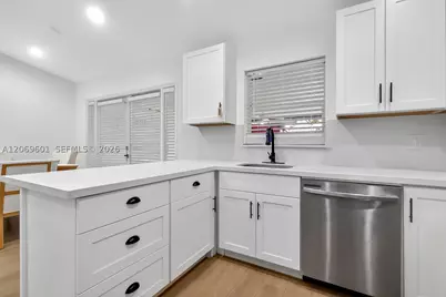 18847 NW 83rd, Hialeah, FL 33015 - Photo 13