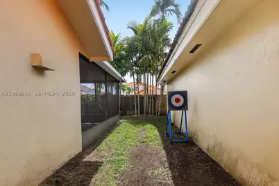 18847 NW 83rd, Hialeah, FL 33015 - Photo 41