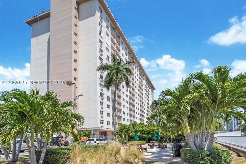 400 Kings Point #316 - 400 Kings Point #316, Sunny Isles Beach, FL 33160 Luxury Property | Jose Angel Pina