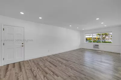 2250 Bay #7, Miami Beach, FL 33141 - Photo 7