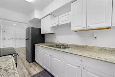 2250 Bay #7, Miami Beach, FL 33141 - Photo 15