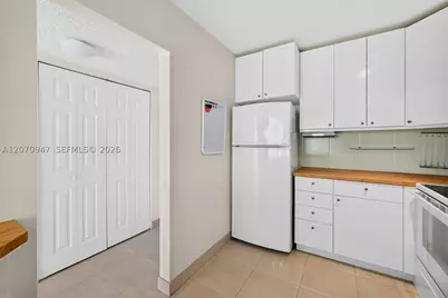 3731 N Country Club #1023, Aventura, FL 33180 - Photo 21