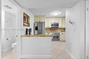 811 S Hollybrook, Pembroke Pines, FL 33025 - Photo 7