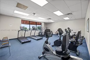 811 S Hollybrook, Pembroke Pines, FL 33025 - Photo 23