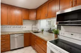 215 SE 3rd, Hallandale, FL 33009 - Photo 3