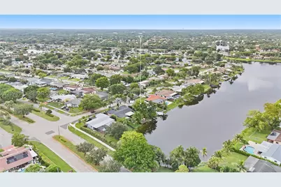 1721 NW 114th, Pembroke Pines, FL 33026 - Photo 47