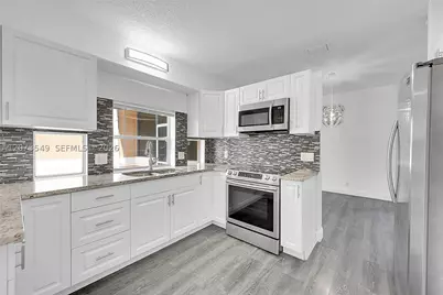 11201 Lakeview #48-M, Coral Springs, FL 33071 - Photo 9