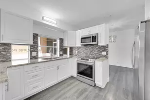 11201 Lakeview, Coral Springs, FL 33071 - Photo 9
