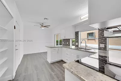 11201 Lakeview #48-M, Coral Springs, FL 33071 - Photo 7