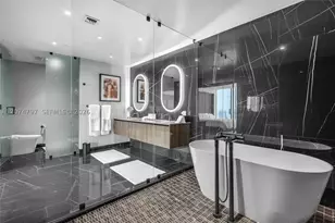 20 NE 11th, Miami, FL 33132 - Photo 11