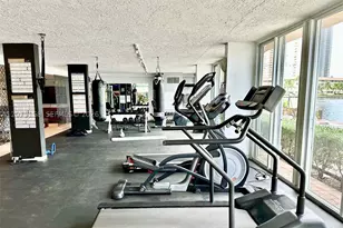 121 Golden Isles, Hallandale Beach, FL 33009 - Photo 21