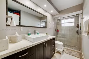 121 Golden Isles, Hallandale Beach, FL 33009 - Photo 13