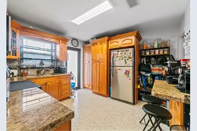 1136 NW 34th #Main, Miami, FL 33125 - Photo 11