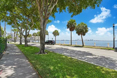 1420 Brickell Bay #206D, Miami, FL 33131 - Photo 3
