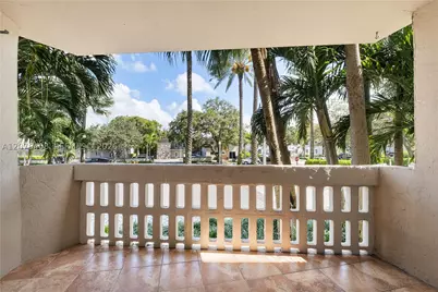 90 Edgewater #104, Coral Gables, FL 33133 - Photo 11