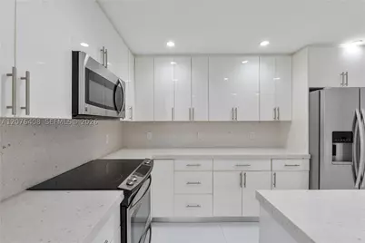 90 Edgewater #104, Coral Gables, FL 33133 - Photo 3