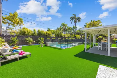 220 NE 10th, Hallandale Beach, FL 33009 - Photo 5