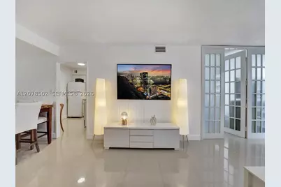 5225 Collins #1516, Miami Beach, FL 33140 - Photo 5