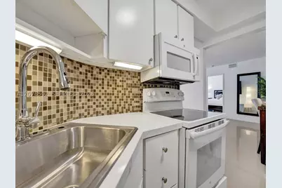 5225 Collins #1516, Miami Beach, FL 33140 - Photo 7