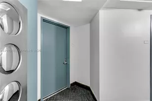 41 SE 5th, Miami, FL 33131 - Photo 11