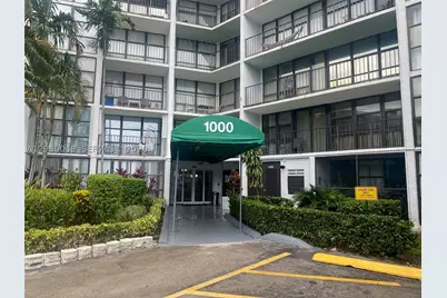 1000 Parkview #427, Hallandale Beach, FL 33009 - Photo 1