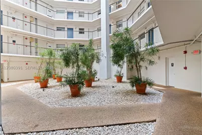 1881 Washington #4G, Miami Beach, FL 33139 - Photo 3