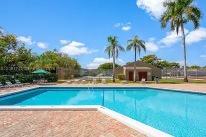 1699 W Fairway, Pembroke Pines, FL 33026 - Photo 25