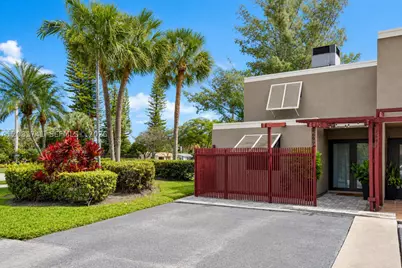 1699 W Fairway, Pembroke Pines, FL 33026 - Photo 3