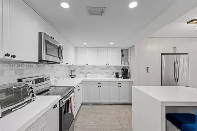 1699 W Fairway, Pembroke Pines, FL 33026 - Photo 9