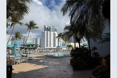 1000 Parkview #531, Hallandale Beach, FL 33009 - Photo 27