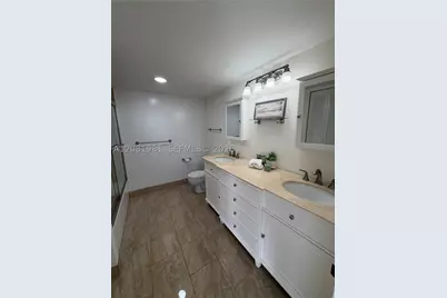 1000 Parkview #531, Hallandale Beach, FL 33009 - Photo 17