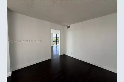 1000 Parkview #531, Hallandale Beach, FL 33009 - Photo 11