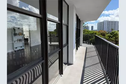 1000 Parkview #531, Hallandale Beach, FL 33009 - Photo 5
